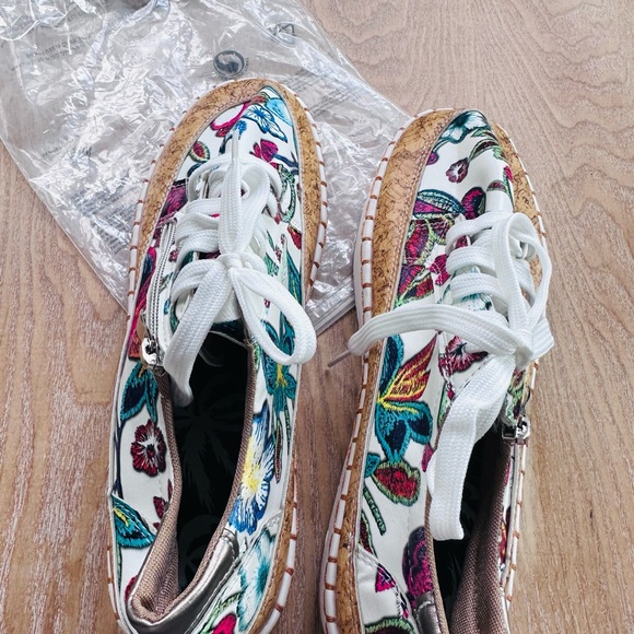 New Women’s Floral Sneakers 9.5 41 - Picture 3 of 6